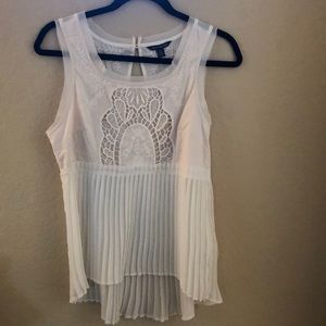 Off white sleeveless American Eagle blouse